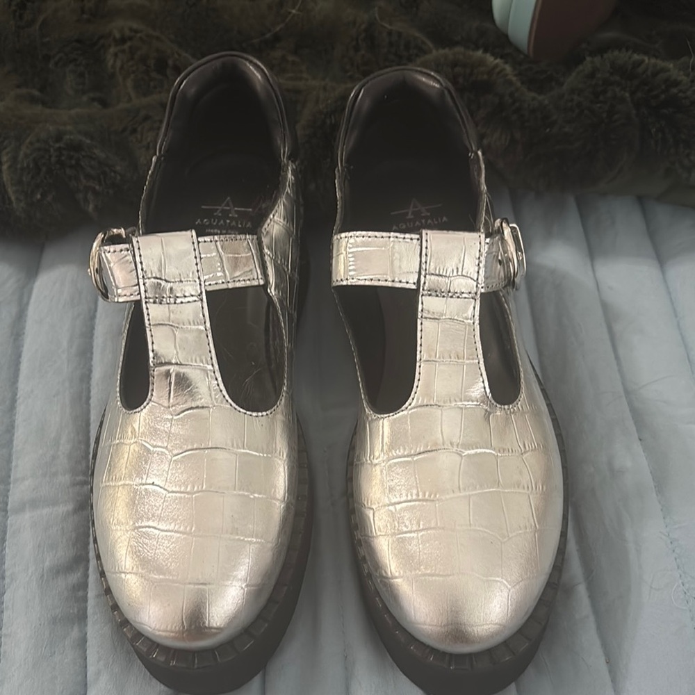 Aquatalia Silver Croc-Embossed Flats